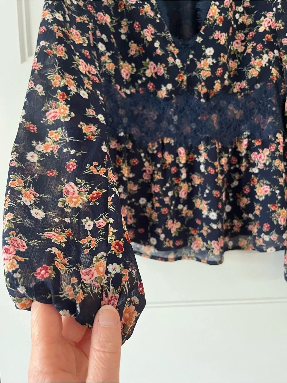 Dynamite Navy Floral Lace-Waist V-Neck Blouse size small - Picture 3 of 7